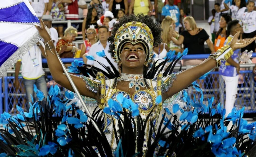 Mujer participa en los festejos del Carnaval. (Xinhua)