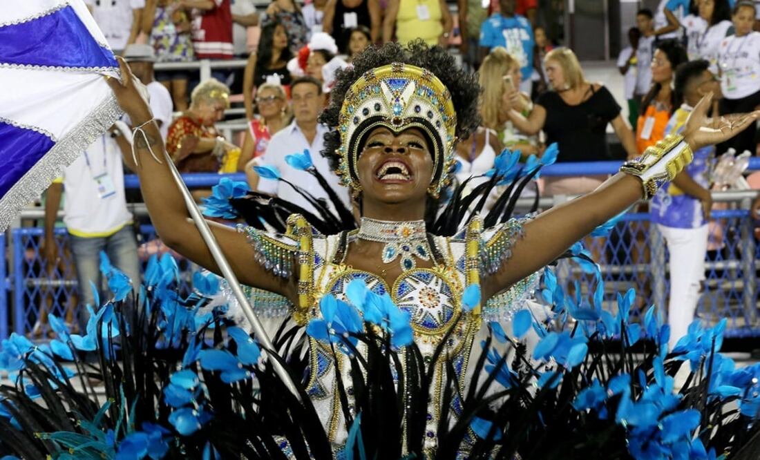 Mujer participa en los festejos del Carnaval. (Xinhua)