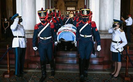 Trasladan cuerpo de expresidente Carlos Menem a cementerio islámico de Buenos Aires