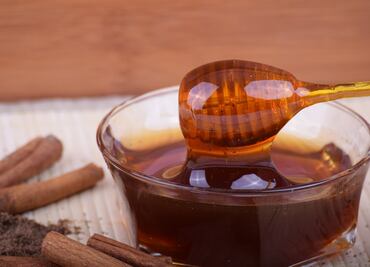 Para qué sirve comer miel con canela en ayunas