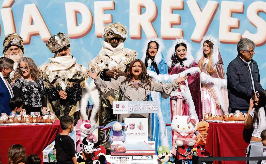 La jefa de Gobierno, Clara Brugada, pidió a los Reyes Magos entregar juguetes que no tengan roles de género. Foto: Diego Simón Sánchez / EL UNIVERSAL