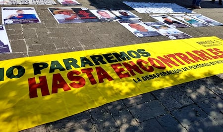 Carlos avisó que lo seguía una camioneta; su madre lo busca y la amenazan