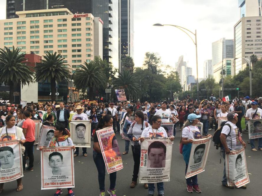 Marcha por los 43 normalistas desaparecidos en Ayotzinapa (VALENTE ROSAS. EL UNIVERSAL)