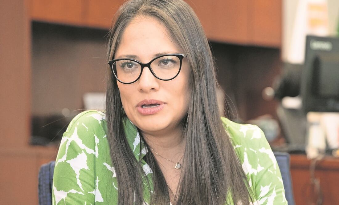 La administradora general de Atención al Contribuyente, Andrea Yoalli Hernández, recordó que ya no se podrán emitir facturas bajo la versión 3.3 desde el 1 de abril. Foto: Germán Espinosa / EL UNIVERSAL