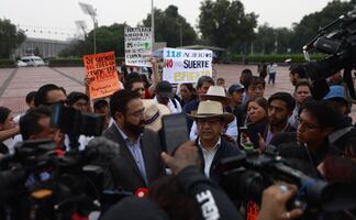 Aspirantes seleccionados de la UNAM protestan en Rectoría; "que se respeten nuestros resultados", exigen