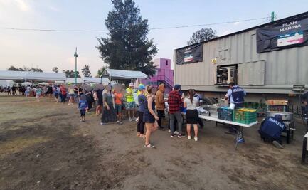 Marina apoya con comida a migrantes ucranianos que llegaron a CDMX