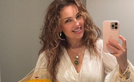 Thalía: conoce las zapatillas con transparencias perfectas para ir al trabajo