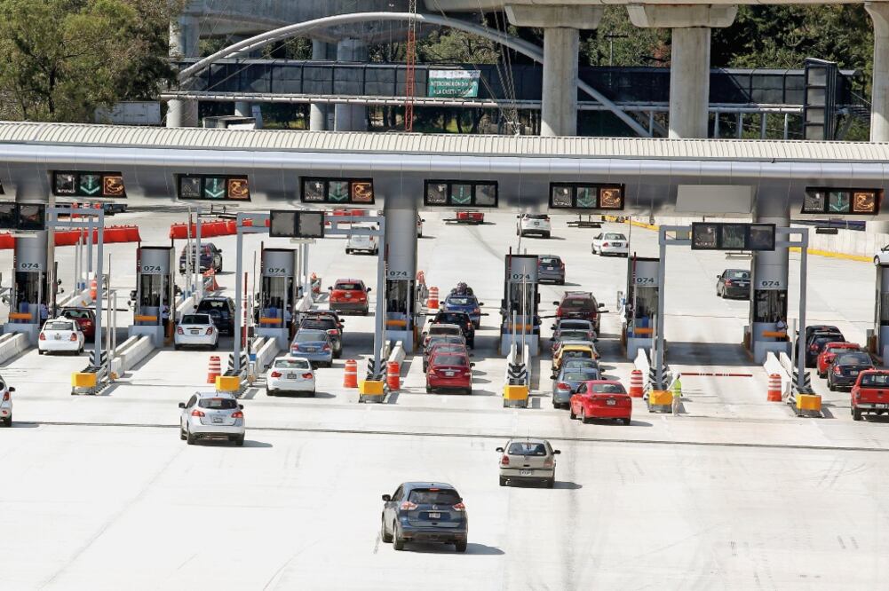 Contrario al flujo de vacacionistas que se registró en la caseta a Cuernavaca, la salida con dirección a Toluca se encontraba semivacía. Para el periodo de descanso de semana santa se prevé que 30 mil familias dejen la CDMX. (ARMANDO MONROY. CUARTOSCURO)