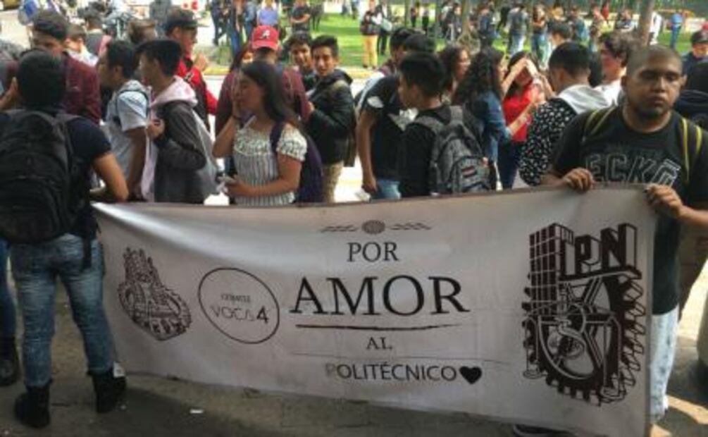 Estudiantes de la UNAM llegan a Economía para asamblea interuniversitaria