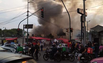 Habilitan dos albergues para familias del Colector 13 por incendio en Lindavista; reportan 30 viviendas afectadas