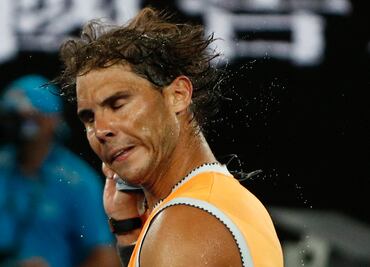 A Rafael Nadal se le complica Australia