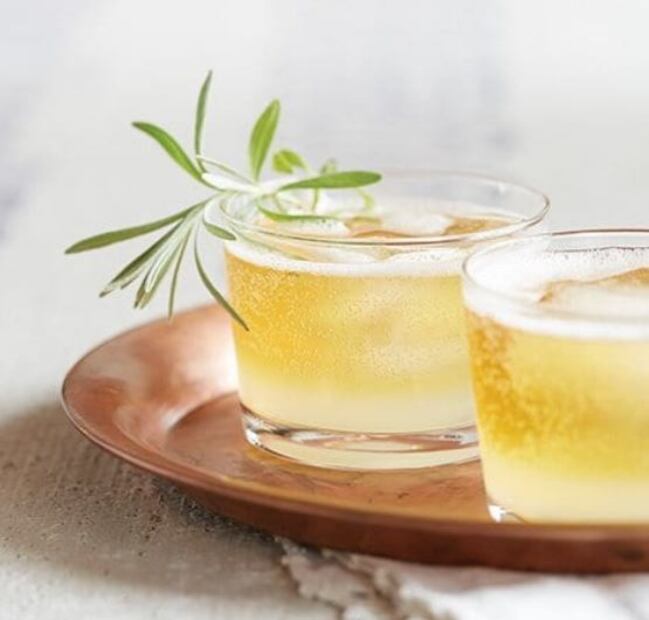 Festeja a papa con costillas a la parrilla y una paloma bien fría