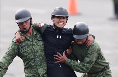Desfile revolucionario termina con militar herido