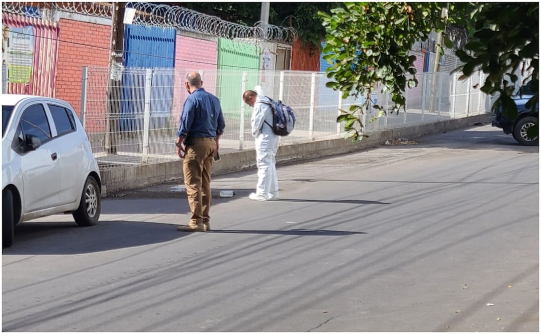 Abandonan recipiente con sustancia acida afuera de un preescolar en Sinaloa (29/11/2024): Foto: Oficial