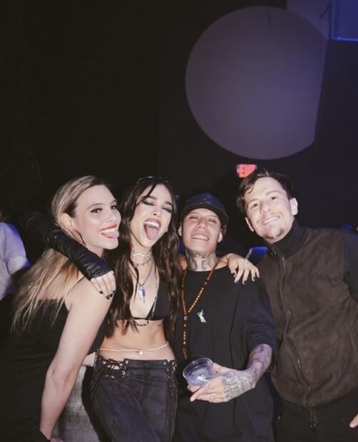 Danna Paola regresa la moda de enseñar la ropa interior con jeans