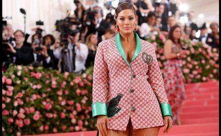 Ashley Graham presume sus piernas con celulitis