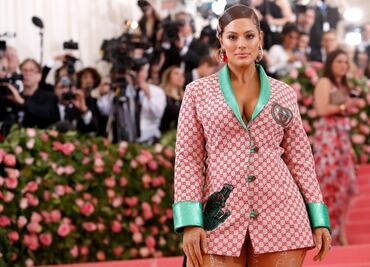 Ashley Graham presume sus piernas con celulitis