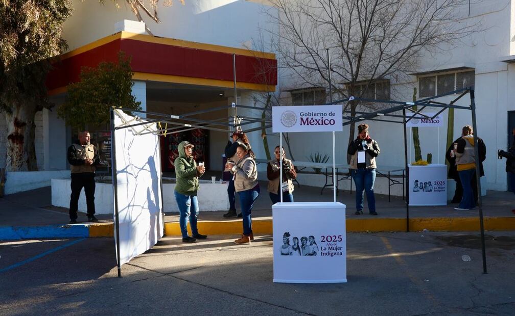 Colocación de módulos para acceder a programas sociales. Foto: Valente Rosas / EL UNIVERSAL