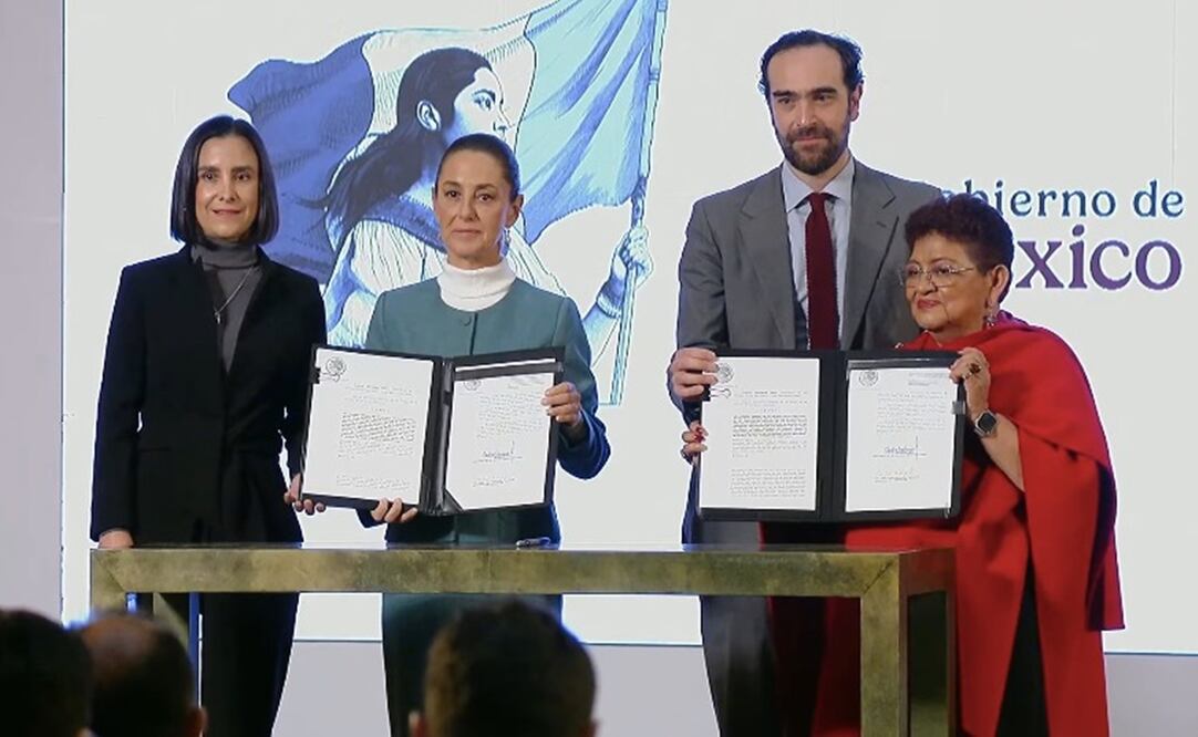 La Presidenta firmó decretos en su conferencia matutina del 30 de octubre. Foto: Especial