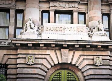 Si se vende Banamex a través de oferta pública, debe ser en México y no en EU; Banxico