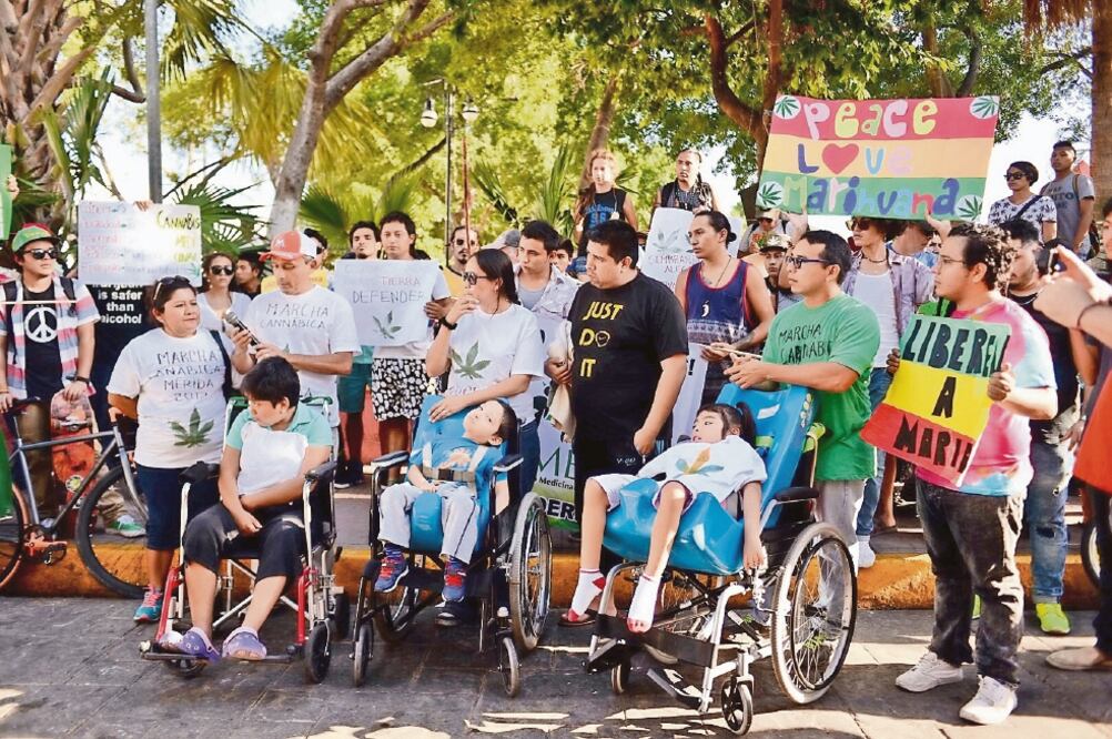 En Mérida, la marcha inició en el Monumento a la Patria del Paseo de Montejo. (CUAUHTÉMOC MORENO. EL UNIVERSAL)