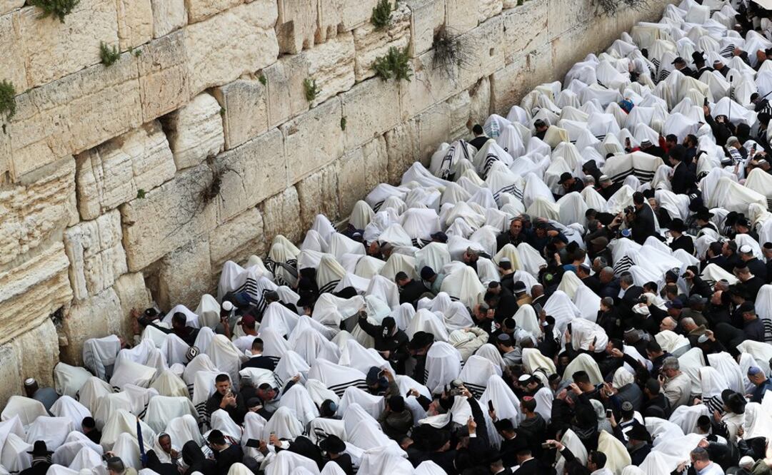 Miles de judíos visitan el Muro de los Lamentos en Jerusalén (Fotos: Reuters)