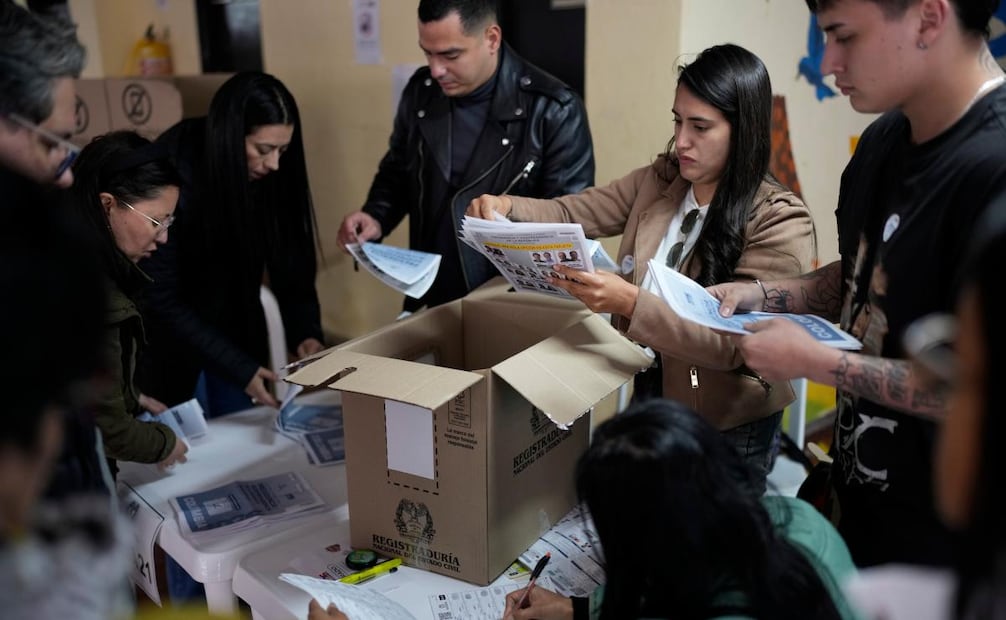 Los candidatos punteros presentan estrategias distintas para enfrentar la violencia y el narcotráfico. (21/05/26) Foto: AP