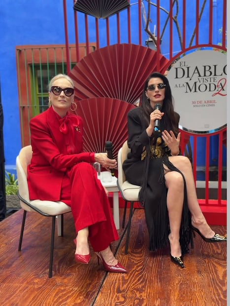 Con looks impecables, Meryl Streep y Anne Hathaway inician en México la promoción de The Devil Wears Prada 2. Foto: Instagram @reginablandon