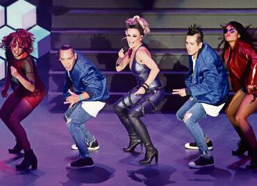 Canta, baila y calma el berrinche de su hija