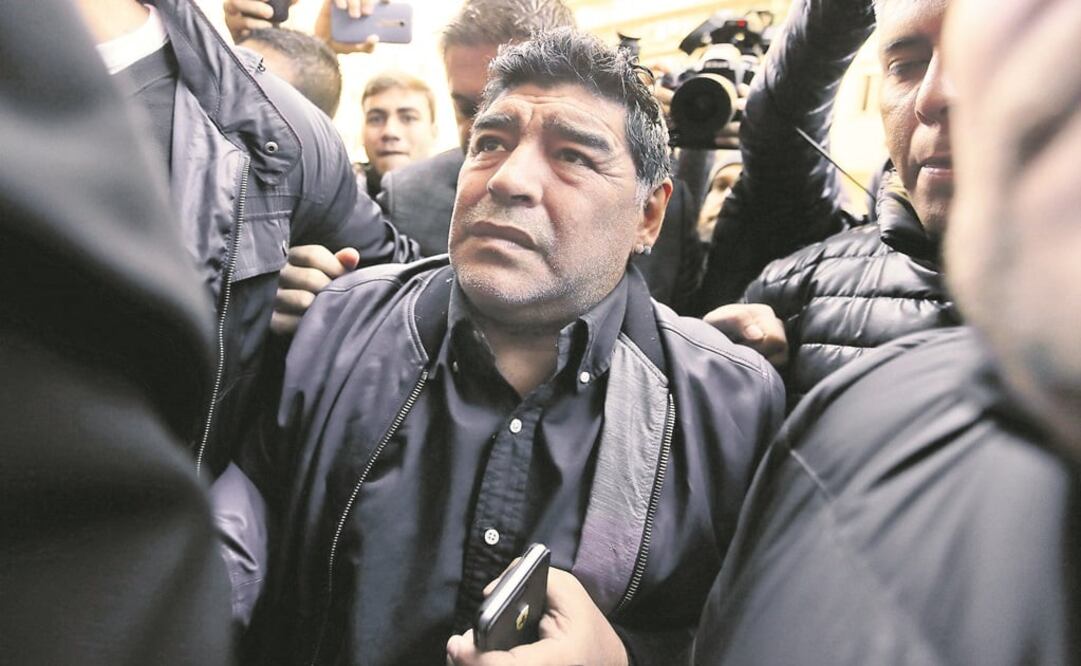 El astro argentino llega a la sede de AFA en Buenos Aires. Foto. AP