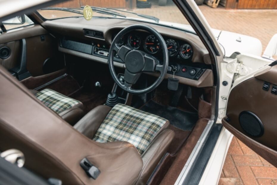 El extraño y muy exclusivo Porsche que quería parecer un Ferrari Testarossa