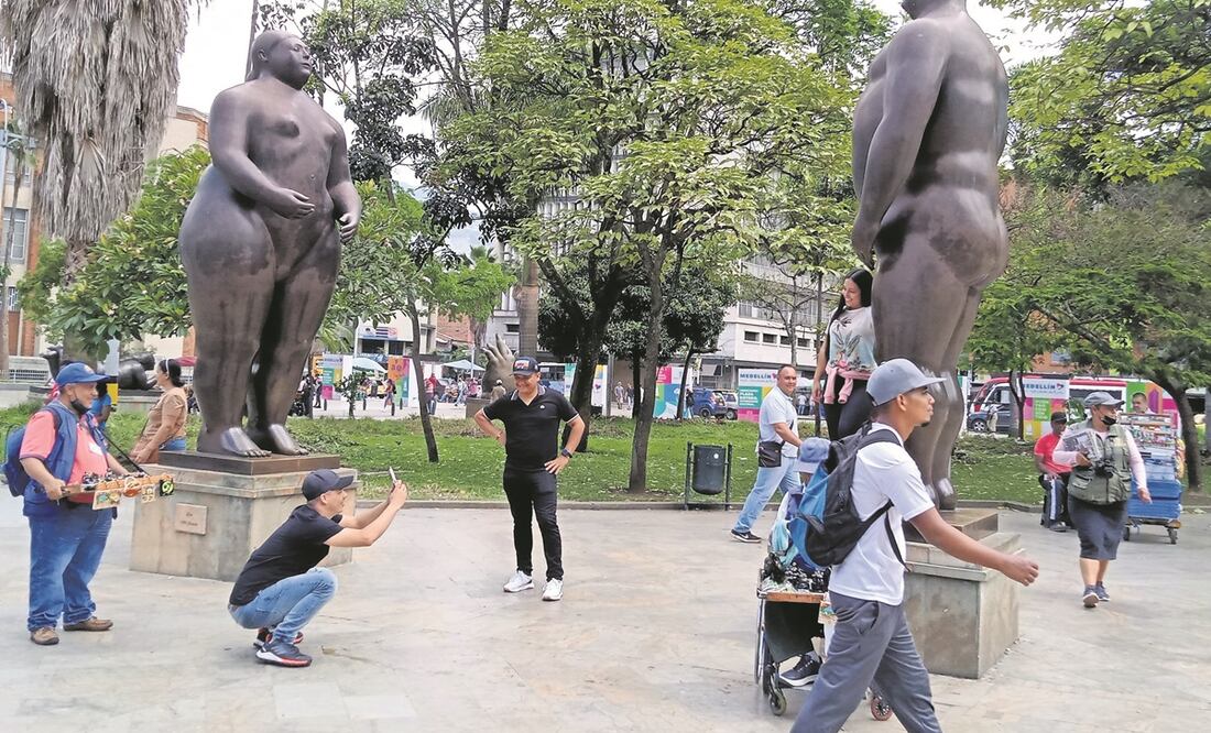 La Plaza Botero se ha vuelto el lugar de encuentro favorito al exhibir las voluminosas obras del creador que además cumple 75 años como artista. Foto: Sonia Sierra