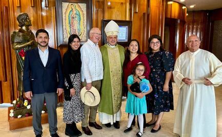 Ken Salazar asiste a la basílica de Guadalupe con el equipo de la primera dama Jill Biden