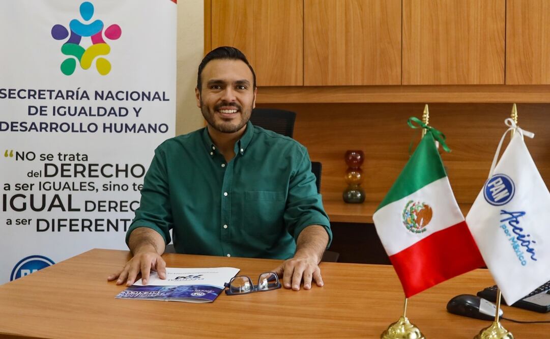 Miguel Hernández Peñaflor milita desde hace 15 años en el PAN y recibe “hate” porque “no se puede ser gay y panista”. Foto: Hugo Salvador / EL UNIVERSAL