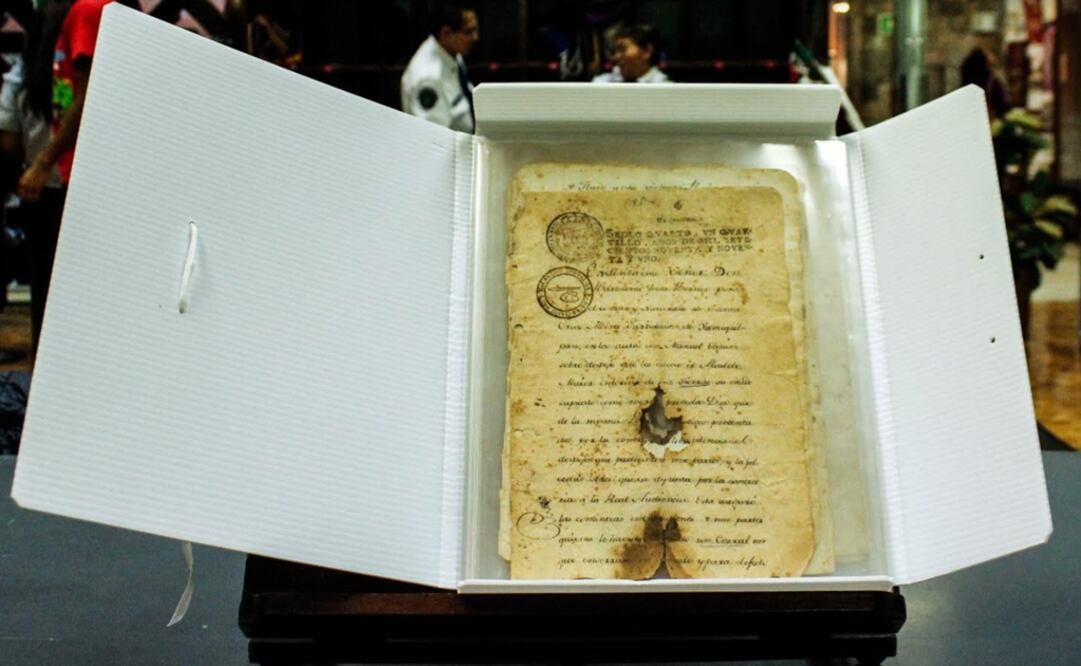 La BNAH restauró manuscritos que datan entre los siglos XVII y XIX. Foto: Jaziel Díaz / INAH