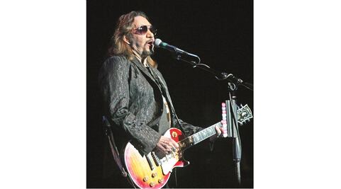 Ex guitarrista de Kiss es hospitalizado y cancela show