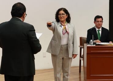 Patricia Zarza rinde protesta como rectora de la UAEMéx