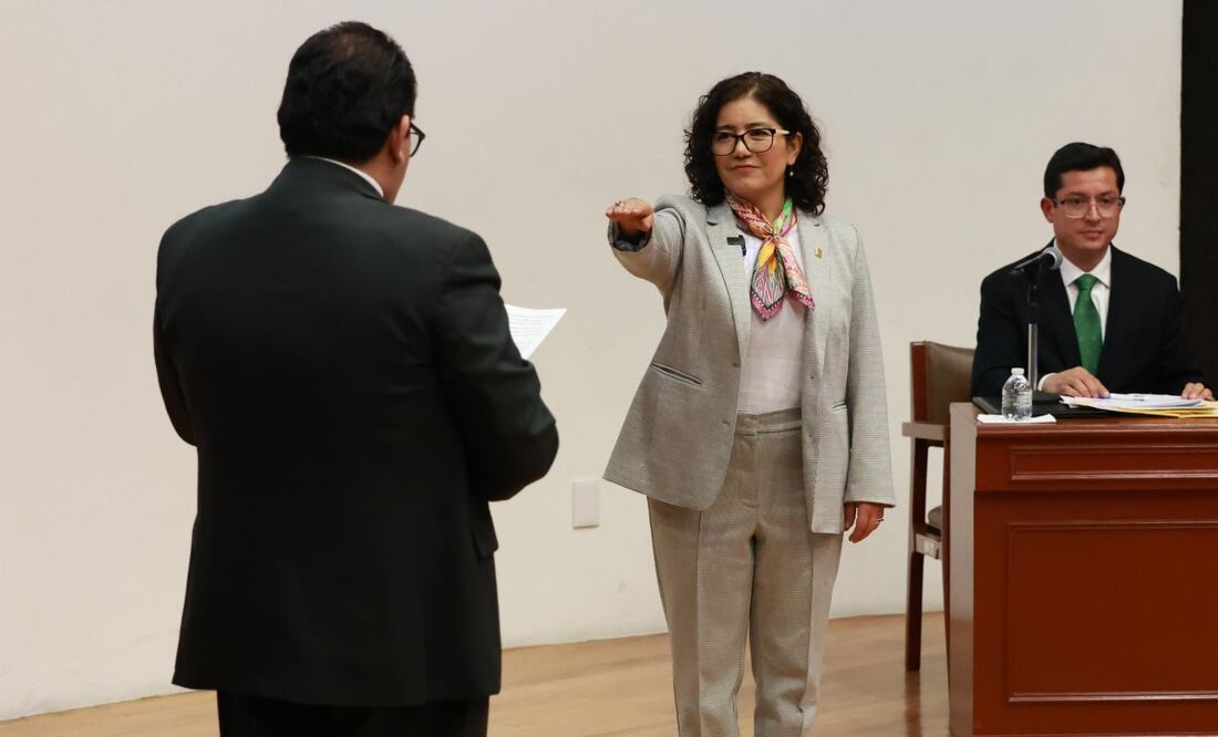 Zarza asumió el cargo en sesión solemne del Consejo Universitario.  Foto: Alejandro Vargas / EL UNIVERSAL