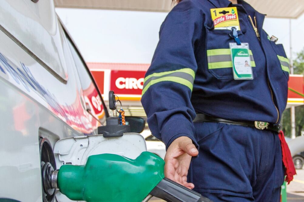 Pemex paga 6.3 veces más que el proyecto de producir en el país suficiente combustible (FOTO: ARCHIVO EL UNIVERSAL)