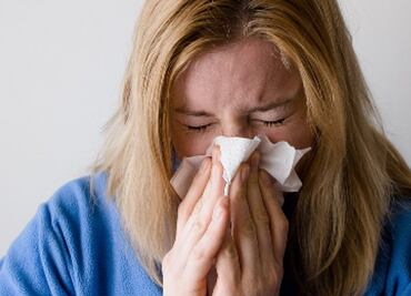 ¿Ojos llorosos y escurrimiento nasal? El árbol que te está provocando alergia, según la UNAM