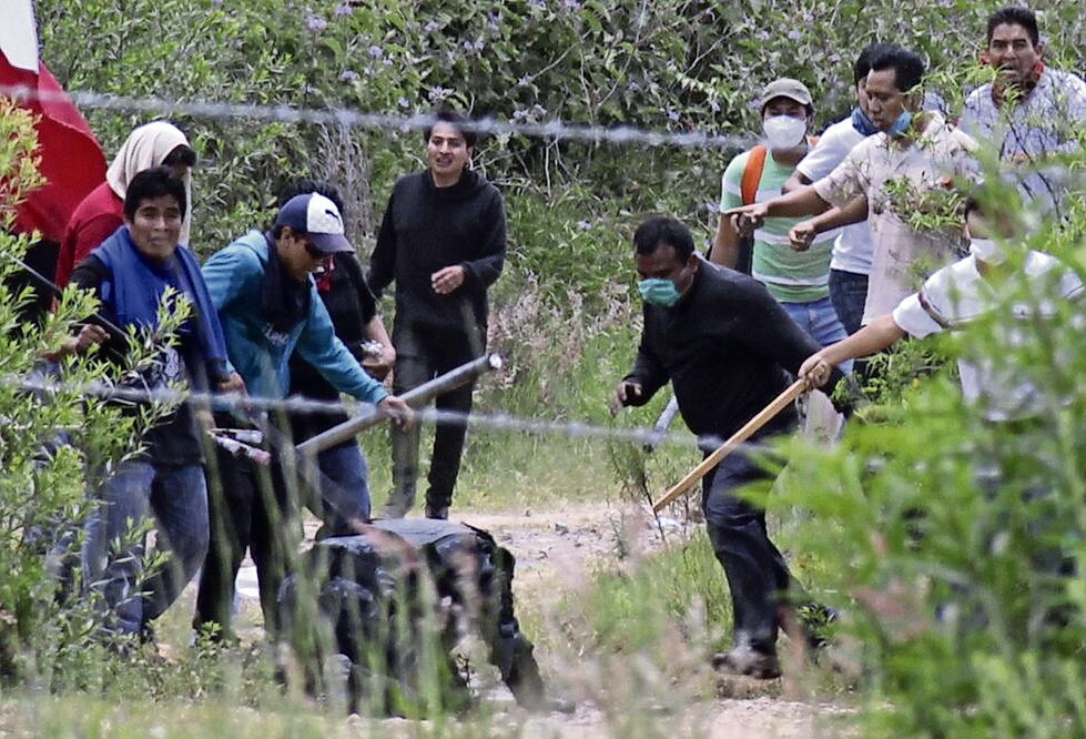 Ayer cerca de las 07:00 horas, se enfrentaron disidentes y policías federales en Nochixtlán (MAX NÚÑEZ. XINHUA)