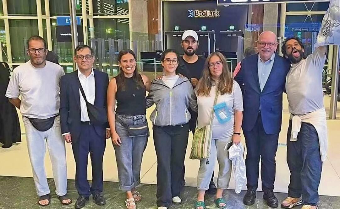 Los mexicanos integrantes de la flotilla se comunicaron con sus familiares y sigue el contacto con ellos. Foto: SRE