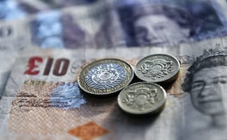 Banco de Inglaterra baja las tasas de interés al 3.75% por caída de la inflación; es el sexto recorte desde agosto de 2024
