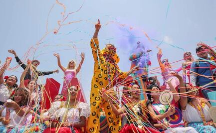 Con globos gigantes y carros alegóricos celebran Día del Niño en Guerrero; asisten 350 mil personas