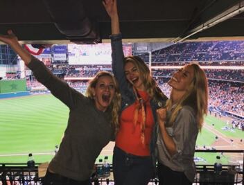Kate Upton asiste a juego de los Astros