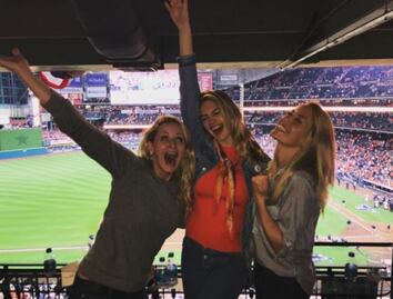Kate Upton asiste a juego de los Astros