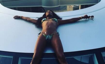 Naomi Campbell, sexy en bikini a los 45 años