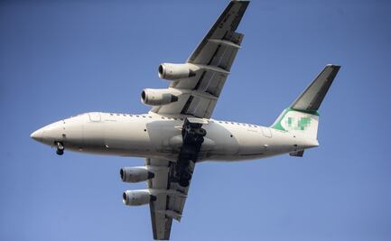 Avión se estrella en Kazajistán con 100 personas a bordo