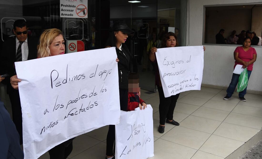 Un grupo de padres de familia del Kínder Marcelino de Champagnat fue recibido por el procurador General de Justicia de la Ciudad de México, Edmundo Porfirio Garrido Osorio (EL GRÁFICO)
