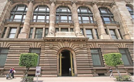 Mexico raises benchmark interest rate half a point to 5.25%